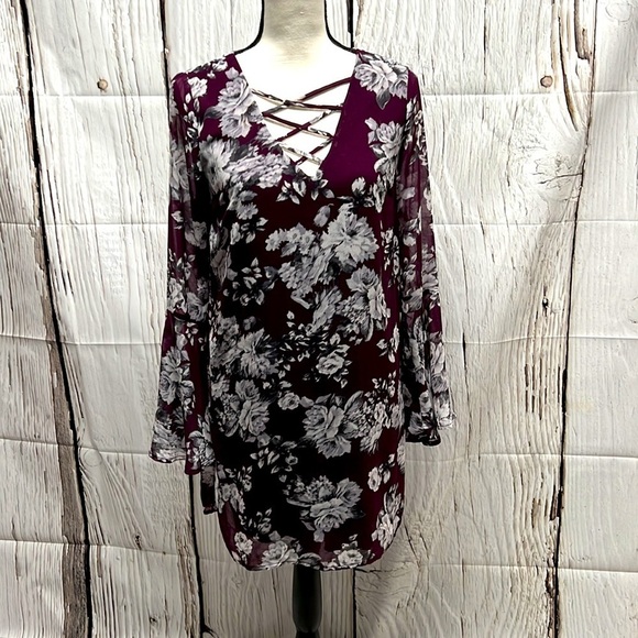 Speechless Dresses & Skirts - SPEECHLESS Maroon, Black & Gray Floral Bell Sleeve Dress - Medium